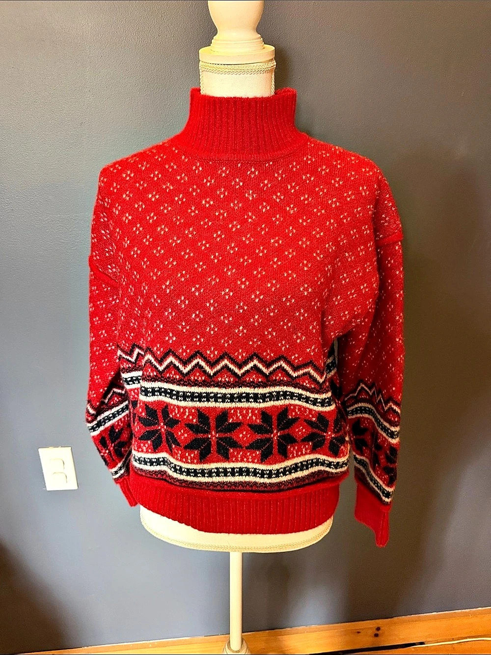 Maggie London Red Geometric Turtleneck Sweater Size XS Like New